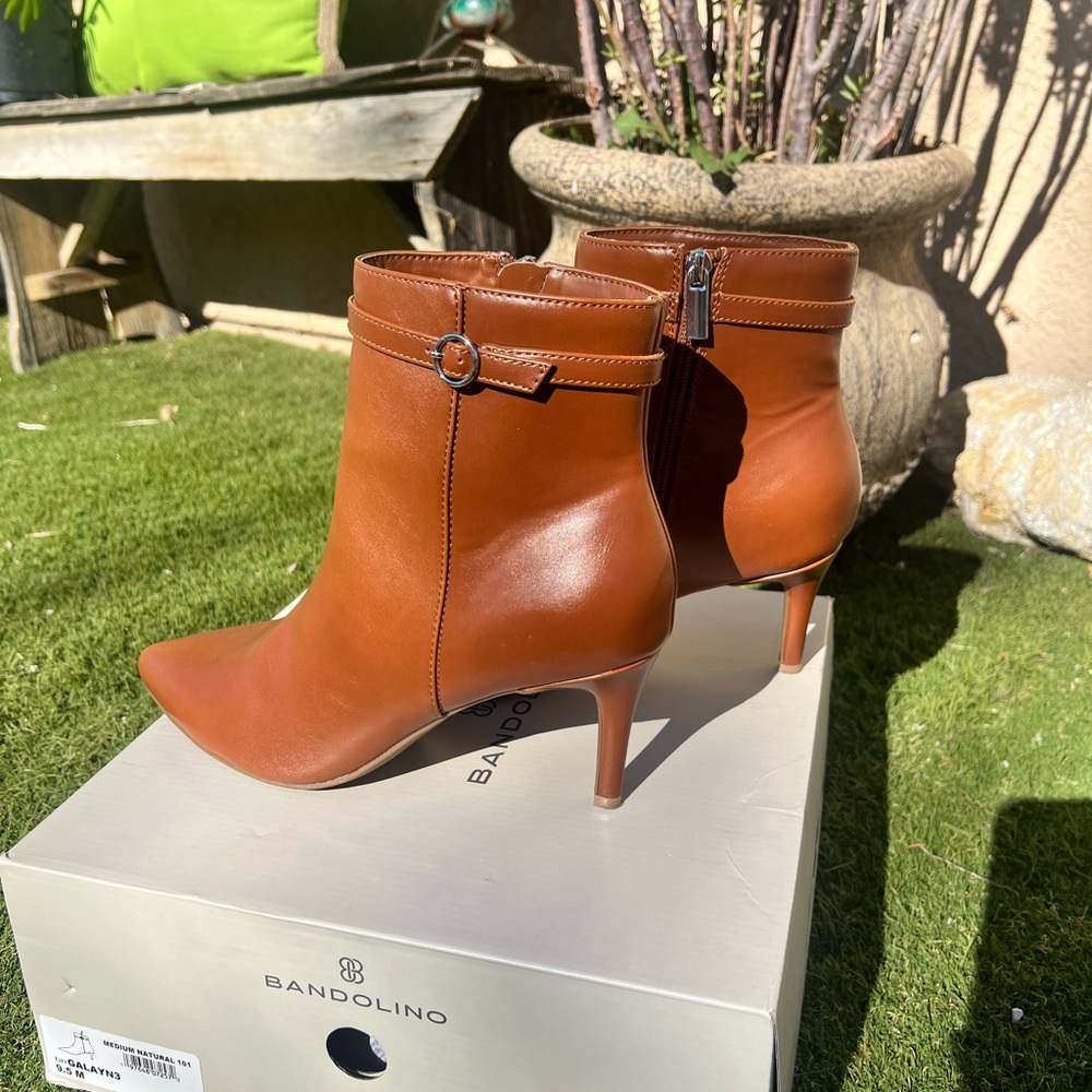 Bandolino Galayn 3 9.5
Brown Heeled Booties with Slim Heel and Short Shaft - Picture 6 of 11